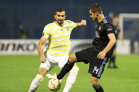 Zagreb, 20.9.2018. - Stadion Maksimir, UEFA EUROPA LEAGUE - 2018 19 SEASON GNK Dinamo Zagreb (dark-blue) - Fenerbahçe SK (yellow) 4:1, Group D - Matchday 1 Amer Gojak (14) vs Mehmet Topal (5) 