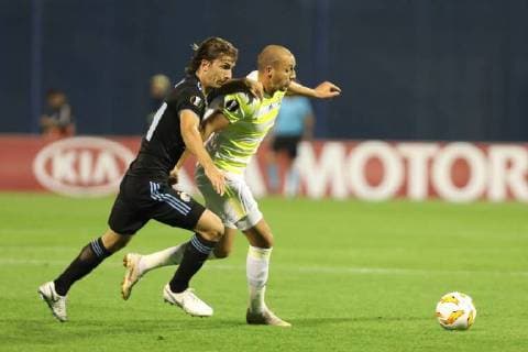 Zagreb, 20.9.2018. - Stadion Maksimir, UEFA EUROPA LEAGUE - 2018 19 SEASON GNK Dinamo Zagreb (dark-blue) - Fenerbahçe SK (yellow) 4:1, Group D - Matchday 1 Aatif Chahechouhe (92) vs Ivan Sunjic (34) 