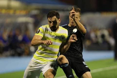 Zagreb, 20.9.2018. - Stadion Maksimir, UEFA EUROPA LEAGUE - 2018 19 SEASON GNK Dinamo Zagreb (dark-blue) - Fenerbahçe SK (yellow) 4:1, Group D - Matchday 1 ªener Ozbayrakli (19) vs Mislav Orsic (99) 