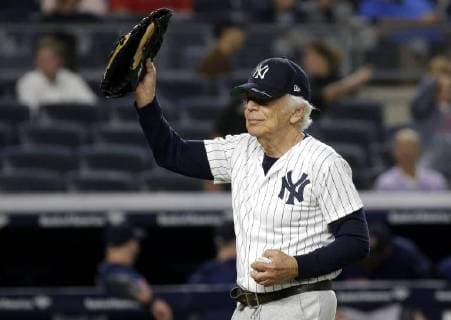 Sport Themen der Woche KW38 Sport Bilder des Tages Designer Ralph Lauren raises his glove on the field after throwing out the first pitch before the New York Yankees play the Boston Red Sox at Yankee Stadium in New York City on September 20, 2018.  NYP20180920107 JOHNxANGELILLO
