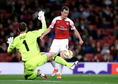 & xa7;20th September 2018, Emirates Stadium, London, England; UEFA Europa League football, Arsenal versus Vorskla Poltava; Stephan Lichtsteiner of Arsenal chips the ball over Goalkeeper Bohdan Shust  ActionPlus12064100 JohnxPatrickxFletcher