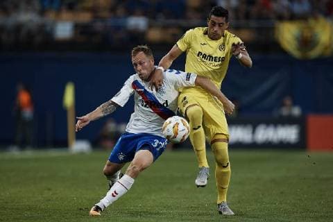 September 20, 2018 - Villarreal, Spain - Scott Arfield of Rangers (L) competes for the ball with Funes Mori of Villarreal CF during the UEFA Europa League group G match between Villarreal CF and Rangers at Estadio de la Ceramica on September 20, 2018 in Vila-real, Spain Villarreal CF v Rangers - UEFA Europa League  - ZUMAn230 20180920_zaa_n230_374 Copyright: xDavidxAliagax