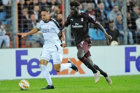 Patrick Stumpf F91 Dudelange 21 in running duel with Tiemoue Bakayoko AC Milan 14 in Europa League match between F91 Dudelange Luxembourg and AC Milan Italy on 20 09 18 F 91 Dudelange Luxembourg vs AC Milan Italy Europa League Luxembourg Copyright: xEIBNER PeterxFranzx EP_PFZ
