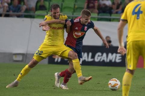 (180921) -- BUDAPEST, Sept. 21, 2018 -- Igor Stasevich (L) of FC BATE Borsiov vies with Istvan Kovacs of Vidi FC during the UEFA Europa League match between Hungary s Videoton FC and Belarus FC BATE Borisov at the Groupama Arena stadium in Budapest, Hungary, on Sept. 20, 2018. FC BATE Borisov won 2-0. ) (SP)HUNGARY-BUDAPEST-FOOTBALL-UEFA EUROPA LEAGUE-VIDI FC-BATE BORISOV AttilaxVolgyi 
