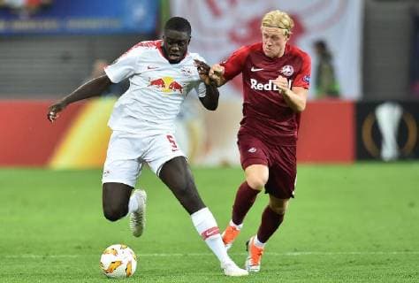 Football Europe League Group Stage 1 Gameday RB Leipzig FC Salzburg on 20 09 2018 at the Red Bull Arena in Leipzig Dayot Upamecano Leipzig left Xavier Schlager Salzburg right DFL Regulations prohibit any use of images as image sequences or quasi video xTTx