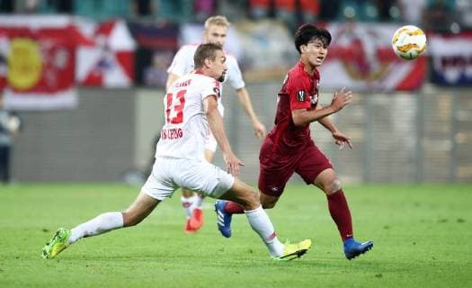 RB Leipzig Salzburg Soccer Euro League Leipzig 20 09 2018 Red Bull Arena Soccer UEFA Europa League RB Leipzig GER vs. FC Salzburg AUT 2 3 0 2 Pictured left Stefan Ilsanker 13 RB Leipzig and Takumi Minamino 18 Salzburg UEFA Êregulations prohibit any use of photographs as image sequences and or quasi video