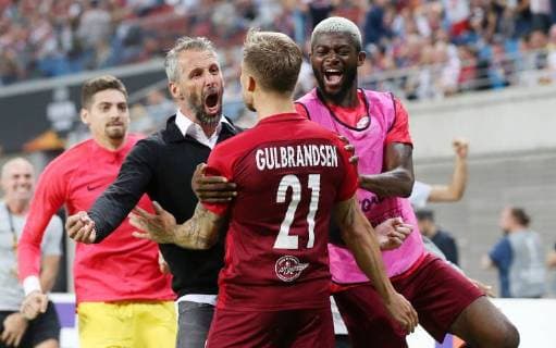 RB Leipzig Salzburg Soccer Euro League Leipzig 20 09 2018 Red Bull Arena Soccer UEFA Europa League RB Leipzig GER vs. FC Salzburg AUT 2 3 0 2 Pictured Salzburg goalscorer V l Coach Marco Rose Salzburg Victors Goalkeeper Fredrik Gulbrandsen 21 Salzburg and Jerome Onguene 6 Salzburg UEFA Êregulations prohibit any use of photographs as image sequences and or quasi video