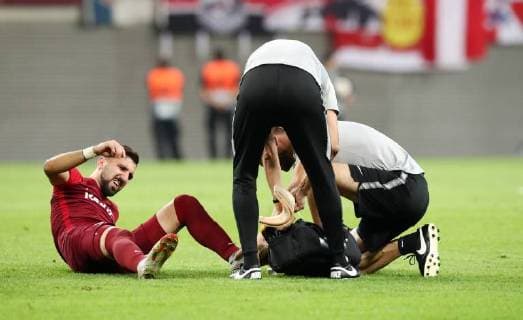 RB Leipzig Salzburg Soccer Euro League Leipzig 20 09 2018 Red Bull Arena Soccer UEFA Europa League RB Leipzig GER vs. FC Salzburg AUT 2 3 0 2 Pictured break for treatment Munas Dabbur 9 Salzburg injured on the ground UEFA Êregulations prohibit any use of images as image sequences and or almost video
