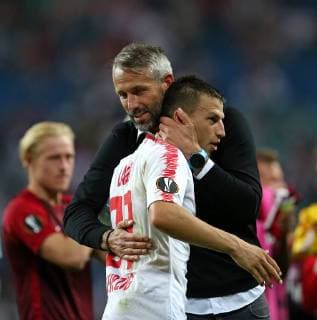 20 09 2018 Football UEFA Europa League 2018 2019 Group Stage 1 Gameday RB Leipzig FC Salzburg in the Red Bull Arena Leipzig Final LR Stefan Lainer RB Salzburg and Coach Marco Rose RB Salzburg DFL and DFB regulations prohibit any use of photographs as image sequences and or quasi video