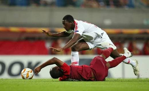 20 09 2018 Football UEFA Europa League 2018 2019 Group Stage 1 Gameday RB Leipzig FC Salzburg at Red Bull Arena Leipzig LR Reinhold Yabo RB Salzburg in action with Ibrahima Konate RB Leipzig DFL and DFB regulations prohibit any use of images as image sequences and or quasi video