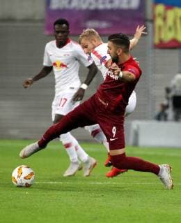 GER Europa League Group B RasenBallsport Leipzig vs FC Salzburg 20 09 18 Leipzig Red Bull Arena GER Season 2018 2019 UEFA Europa League Group B 1 Gameday of 6 RasenBallsport Leipzig vs FC Red Bull Salzburg im Bild Konrad Laimer Leipzig vs Munas Dabbur Salzburg DFL regulations prohibit any use of photographs as image sequences and or quasi video