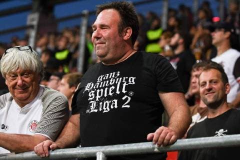 Sport Themen der Woche KW38 Sport Bilder des Tages Klare Ansage eines Pauli-Fans, FC Ingolstadt 04 - FC St Pauli, Fussball, 2 Bundesliga, 21.09.2018 DFL REGULATIONS PROHIBIT ANY USE OF PHOTOGRAPHS AS IMAGE SEQUENCES AND OR QUASI-VIDEO Ingolstadt Bayern Deutschland *** Clear announcement from a Pauli fan FC Ingolstadt 04 FC St Pauli Soccer 2 Bundesliga 21 09 2018 DFL REGULATIONS PROHIBIT ANY USE OF PHOTOGRAPH AS IMAGE SEQUENCES AND OR QUASI VIDEO Ingolstadt Bavaria Germany Copyright: xkolbert-press BurghardxSchreyerx