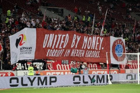 VfB Stuttgart Fortuna Dusseldorf Germany Stuttgart 21 09 2018 Football Bundesliga Season 2018 2019 4 Gameday VfB Stuttgart Fortuna Dusseldorf VfB Stuttgart Fans with DFB UEFA DFL REGULATIONS PROHIBIT ANY USE OF PHOTOGRAPH AS IMAGE SEQUENCES AND OR QUASI VIDEO