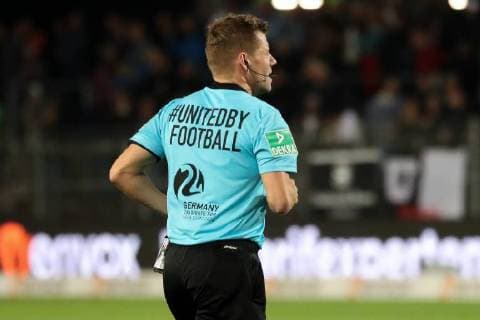 Patrick Ittrich referee supports with a special jersey the German UEFA EM application 2024 Germany EURO Bid unitedbyfootball United by Football Slogan Symbolfoto Symbolbild Symbol Einzelbild Action Action Soccer 2 Bundesliga SV Sandhausen 1 FC Köln DFL REGULATIONS PROHIBIT ANY USE OF PHOTOGRAPH AS IMAGE SEQUENCES AND OR QUASI VIDEO xozx