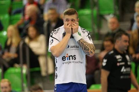 Mindaugas Dumcius Aue 13 bites into his jersey at the game TUSEM Essen vs EHV Aue Handball 2 Bundesliga 21 09 2018 TUSEM Essen vs EHV Aue Handball 2 Bundesliga 21 09 2018 Muelheim an der Ruhr Copyright: xMarioxHommesx Eibner-Pressefotox EP_mhs