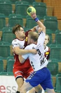 Jonas Ellwanger Essen 3 blocks Eric Meinhardt Aue 3 at the game TUSEM Essen vs EHV Aue Handball 2 Bundesliga 21 09 2018 TUSEM Essen vs EHV Aue Handball 2 Bundesliga 21 09 2018 Muelheim an der Ruhr Copyright: xMarioxHommesx Eibner-Pressefotox EP_mhs