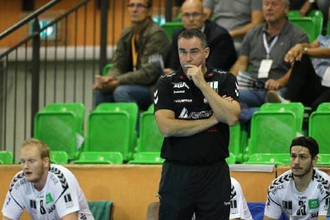 Coach Stephan Swat Aue looks thoughtfully at the game TUSEM Essen vs EHV Aue Handball 2 Bundesliga 21 09 2018 TUSEM Essen vs EHV Aue Handball 2 Bundesliga 21 09 2018 Muelheim an der Ruhr Copyright: xMarioxHommesx Eibner-Pressefotox EP_mhs