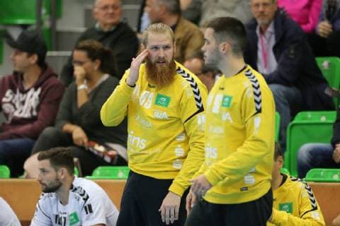 v l Vilius Rasimas Aue 89 and Erik Toepfer Aue 96 discussing at the game TUSEM Essen vs EHV Aue Handball 2 Bundesliga 21 09 2018 TUSEM Essen vs EHV Aue Handball 2 Bundesliga 21 09 2018 Muelheim an der Ruhr Copyright: xMarioxHommesx Eibner-Pressefotox EP_mhs