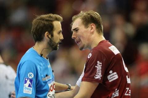 Tim Zechel Essen 96 discusses with the referee after a seven-meter decision in the game TUSEM Essen vs. EHV Aue Handball 2 Bundesliga 21 09 2018 TUSEM Essen vs EHV Aue Handball 2 Bundesliga 21 09 2018 Muelheim an der Ruhr Copyright: xMarioxHommesx Eibner-Pressefotox EP_mhs