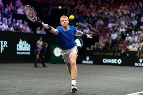 CHICAGO, IL - SEPTEMBER 21: Team Europe Kyle Edmund of Great Britain returns a shot against Team World Jack Sock of the United States during their Men s Singles match on day one of the 2018 Laver Cup at the United Center on September 21, 2018 in Chicago, Illinois (Photo by Robin Alam Icon Sportswire) TENNIS: SEP 21 Laver Cup Icon164180921112 EDITORIAL USE ONLY