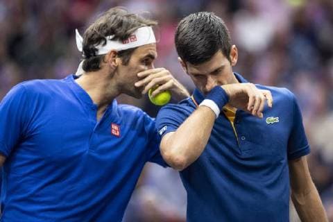 September 21, 2018 - Chicago, Illinois, U.S - Team Europe member ROGER FEDERER of Switzerland strategizes with teammate NOVAK DJOKOVIC of Serbia during the first doubles match on Day One of the Laver Cup at the United Center in Chicago, Illinois. Laver Cup Day 1 - ZUMAl140 20180921_zap_l140_135 Copyright: xShelleyxLiptonx