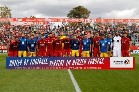 Team photo of both teams before the match Soccer 3 Liga FC Würzburger Kickers Eintracht Braunschweig DFB REGULATIONS PROHIBIT ANY USE OF PHOTOGRAPH AS IMAGE SEQUENCES AND OR QUASI VIDEO xfsx