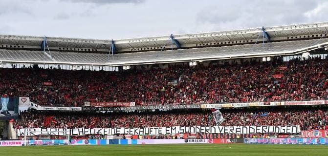 22 09 2018 Football Season 2018 2019 1 Football Bundesliga 04 Gameday 1 FC Nürnberg Nuernberg FCN Club Hannover 96 H96 DFL regulations prohibit any use of photos Fans and fanfare Nuremberg protest banner We do not need bought EM but changes