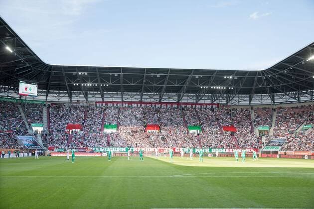 Ulrich Biesinger Tribuene The fans in Weiss FC Augsburg vs SV Werder Bremen Soccer 1 Bundesliga 22 09 2018 DFL REGULATIONS PROHIBIT ANY USE OF PHOTOGRAPH AS IMAGE SEQUENCES AND OR QUASI VIDEO Augsburg Bavaria Germany Copyright: xkolbert-press ChristianxKolbertx