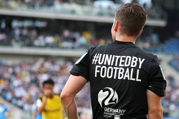 Harm Osmers referee supports with a special jersey the german UEFA EM application 2024 Germany EURO Bid unitedbyfootball UEFA EURO 2024 Slogan Symbolfoto Symbolbild Symbol Einzelbild Action Action Soccer Bundesliga TSG 1899 Hoffenheim Borussia Dortmund DFL REGULATIONS PROHIBIT ANY USE OF PHOTOGRAPHS AS IMAGE SEQUENCES AND OR QUASI VIDEO xozx