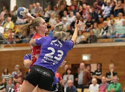 22 09 2018 Germany Bietigheim Handball Bundesliga Women 3 Gameday League Season 2018 2019 SG BBM Bietigheim vs HSG Bad Wildungen Vipers v L Laura van der Heijden BBM Laura Vaslilescu HSG
