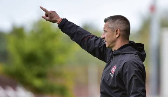 22.09.2018 - Fussball - Saison 2018 2019 - Bundesliga Süd Südwest - 7. Spieltag: 1. FC Nürnberg Nuernberg FCN U17 U 17 B-Junioren ( Club ) - 1. FSV Mainz 05 U17 - - Marek Mintal (Trainer, 1.FC Nürnberg FCN ) zeigt deutet *** 22 09 2018 Football Season 2018 2019 Bundesliga South Southwest 7 Gameday 1 FC Nürnberg Nuernberg FCN U17 B Junior Club 1 FSV Mainz 05 U17 Marek Mintal Manager 1 FC Nuremberg FCN shows deutet