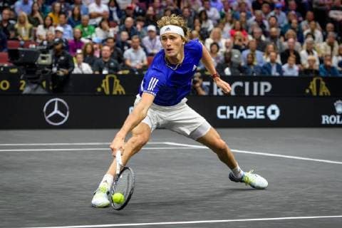 CHICAGO, IL - SEPTEMBER 22: Team Europe s Alexander Zverev of Germany reaches for a ball during a singles match against Team World s John Isner of the United States of America on day two of the 2018 Laver Cup on September 22, 2018, at the United Center in Chicago, Illinois. Zverev beats Isner 3-6 7-6(8) 10-7 . (Photo by Daniel Bartel Icon Sportswire) TENNIS: SEP 22 Laver Cup Icon180922010 EDITORIAL USE ONLY