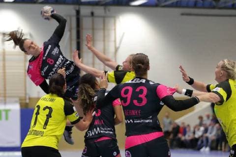 Monika Kobylinska Tus Metzingen playing jump 180922 BVB vs TUS Metzingen season 2018 19 1 Bundesliga match 3 Sporthalle Bleichstein Herdecke Handball 1 League Women Borussia Dortmund Handball Tussies Metzingen 22 09 2018 Dortmund Copyright: xEIBNER Stummbilligx EP_EER
