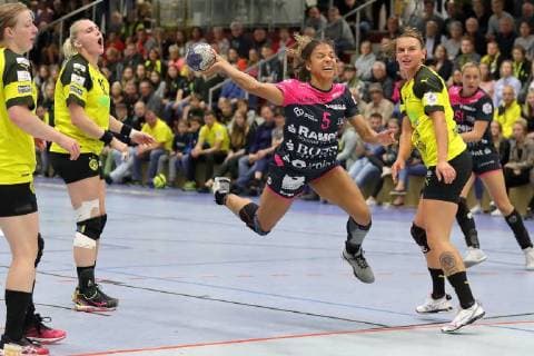 Delaila Amega Tus Metzingen at goal completion 180922 BVB vs TUS Metzingen season 2018 19 1 Bundesliga match 3 Sporthalle Bleichstein Herdecke Handball 1 League Women Borussia Dortmund Handball Tussies Metzingen 22 09 2018 Dortmund Copyright: xEIBNER Stummbilligx EP_EER