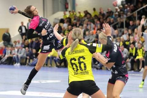 Monika Kobylinska Tus Metzingen playing jump 180922 BVB vs TUS Metzingen season 2018 19 1 Bundesliga match 3 Sporthalle Bleichstein Herdecke Handball 1 League Women Borussia Dortmund Handball Tussies Metzingen 22 09 2018 Dortmund Copyright: xEIBNER Stummbilligx EP_EER