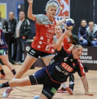 Katrin Schroeder SGH2Ku at goal throw TV Beyeroehde SG H2Ku Herrenberg 31 23 Handball 2 League Women TV Beyeroehde Wuppertal SG H2Ku Herrenberg 22 09 2018 Wuppertal Copyright: xEIBNER Andreas_Fischerx EP_EER