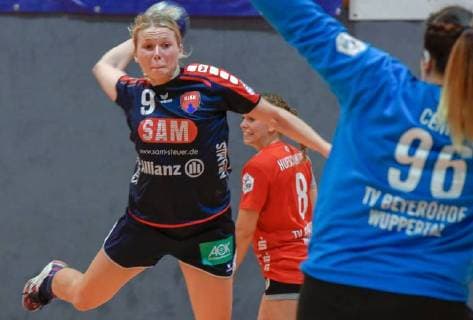 Feya Stonawski SGH2HKu Check Dana Centini BVB TV Beyeroehde SG H2Ku Herrenberg 31 23 Handball 2 League Women TV Beyeroehde Wuppertal SG H2Ku Herrenberg 22 09 2018 Wuppertal Copyright: xEIBNER Andreas_Fischerx EP_EER