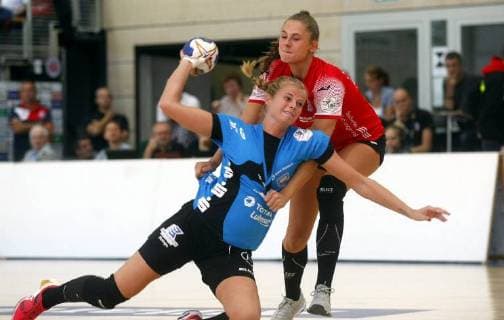 Bad Langensalza 22 09 2018 Sport Handball 1 Bundesliga Women Season 2018 19 Thüringer HC THC vs. Buxtehuder SV BSV Jessica Oldenburg BSV and Alicia Stolle THC