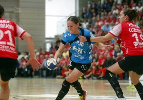 Bad Langensalza 22 09 2018 Sport Handball 1 Bundesliga Women Season 2018 19 Thüringer HC THC vs. Buxtehuder SV BSV Ina Großmann THC Lisa Prior BSV and Iveta Luzumová THC