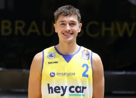 Dennis Nawrocki Braunschweig Basketball Loewen