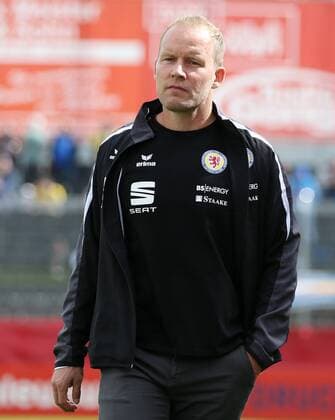 v li Manager Henrik Pedersen Eintracht Braunschweig Single Image Soccer 3 Liga FC Würzburger Kickers Eintracht Braunschweig DFB REGULATIONS PROHIBIT ANY USE OF PHOTOGRAPH AS IMAGE SEQUENCES AND OR QUASI VIDEO xfsx