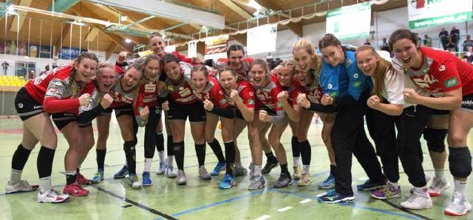 Frankfurt Oder 23 09 2018 Brandenburghalle Frankfurt HC vs Jung Wilde TV Hannover 30 29 A cheering FHC after defeating a relegated from the 2 Bundesliga Junge Wilde Hannover Badenste