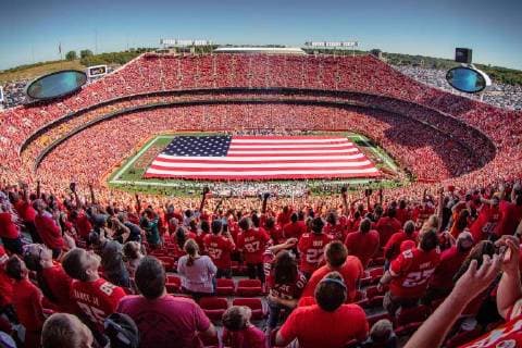 Sport Bilder des Tages KANSAS CITY, MO - SEPTEMBER 23: Kansas City Chiefs fans prior to the NFL American Football Herren USA game against the San Francisco 49ers on September 23, 2018 at Arrowhead Stadium in Kansas City, Missouri. (Photo by William Purnell Icon Sportswire) NFL: SEP 23 49ers at Chiefs Icon180923061749 EDITORIAL USE ONLY