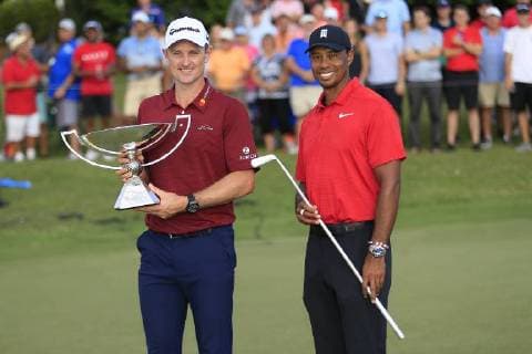 ATLANTA, GA - SEPTEMBER 23: Justin Rose (l) holds up the FedEx Cup and Tiger Woods hold up the Clamity Jane Putter after winning the TOUR Championship on September 23, 2018, at the East Lake Golf Club in Atlanta, GA. (Photo by David John Griffin Icon Sportswire) GOLF: SEP 23 PGA Golf Herren - TOUR Championship Icon9531809230923 EDITORIAL USE ONLY