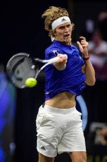 CHICAGO, IL - SEPTEMBER 23: Team Europe s Alexander Zverev of Germany returns a ball to Team World s Kevin Anderson of South Africa during a singles match on day three of the 2018 Laver Cup on September 23, 2018, at the United Center in Chicago, Illinois. Zverev beats Anderson 6-7(3) 7-5 10-7 . (Photo by Daniel Bartel Icon Sportswire) TENNIS: SEP 23 Laver Cup Icon180923041 EDITORIAL USE ONLY