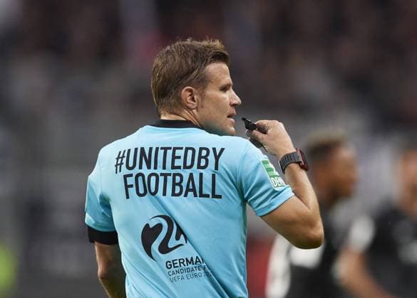 Referee Dr Felix BRYCH Germany Referee Gesture Gesture Pfeife makes advertisement for the bid European Championship 2024 in Germany unitedbyfootball Soccer 1 Bundesliga 4 Gameday Eintracht Frankfurt F RB Leipzig L 1 1 at 23 09 2018 in Frankfurt Germany DFL regulations prohibit any use of photographs as image sequences and or quasi video Â