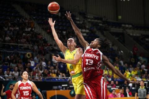 (180925) -- TENERIFE, Sept. 25, 2018 -- Steph Talbot (L) of Australia competes with Quanitra Hollingsworth of Turkey during the Group B match between Australia and Turkey at the 2018 FIBA Women s Basketball World Cup at Santiago Martin in San Cristobal de La Laguna in Tenerife, Spain, Sept. 25, 2018. Australia won 90-64. ) (SP)SPAIN-TENERIFE-FIBA WOMEN S BASKETBALL WORLD CUP-AUS VS TUR ZhengxHuansong 
