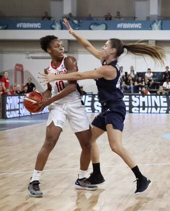 Canadian Nirra Fields (L) in action against French Romane Bernies during the FIBA Women s World Cup 2018 3rd round match between Canada and France, in Santa Cruz de Tenerife, Canary Islands, Spain, 25 September 2018. France vs. Canada !ACHTUNG: NUR REDAKTIONELLE NUTZUNG!  Copyright: xElviraxUrquijoxA.x TEN22 20180925-636735149221685638