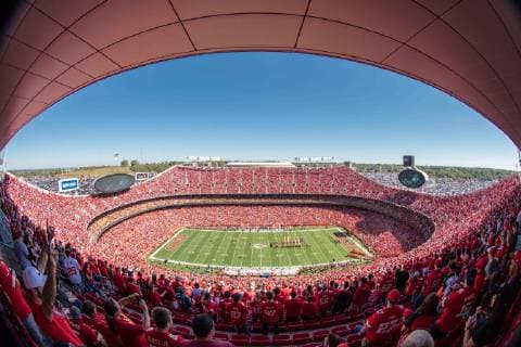 KANSAS CITY, MO - SEPTEMBER 23: Kansas City Chiefs crowd during the NFL American Football Herren USA game against the San Francisco 49ers on September 23, 2018 at Arrowhead Stadium in Kansas City, Missouri. (Photo by William Purnell Icon Sportswire) NFL: SEP 23 49ers at Chiefs Icon180923054049 EDITORIAL USE ONLY