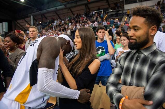 Basketball Leipzig 16 09 2018 European Qualifier World Cup Qualifier Germany GER Israel ISR Dennis Schröder Schroeder Germany No 17 Schröder with girlfriend Jubel
